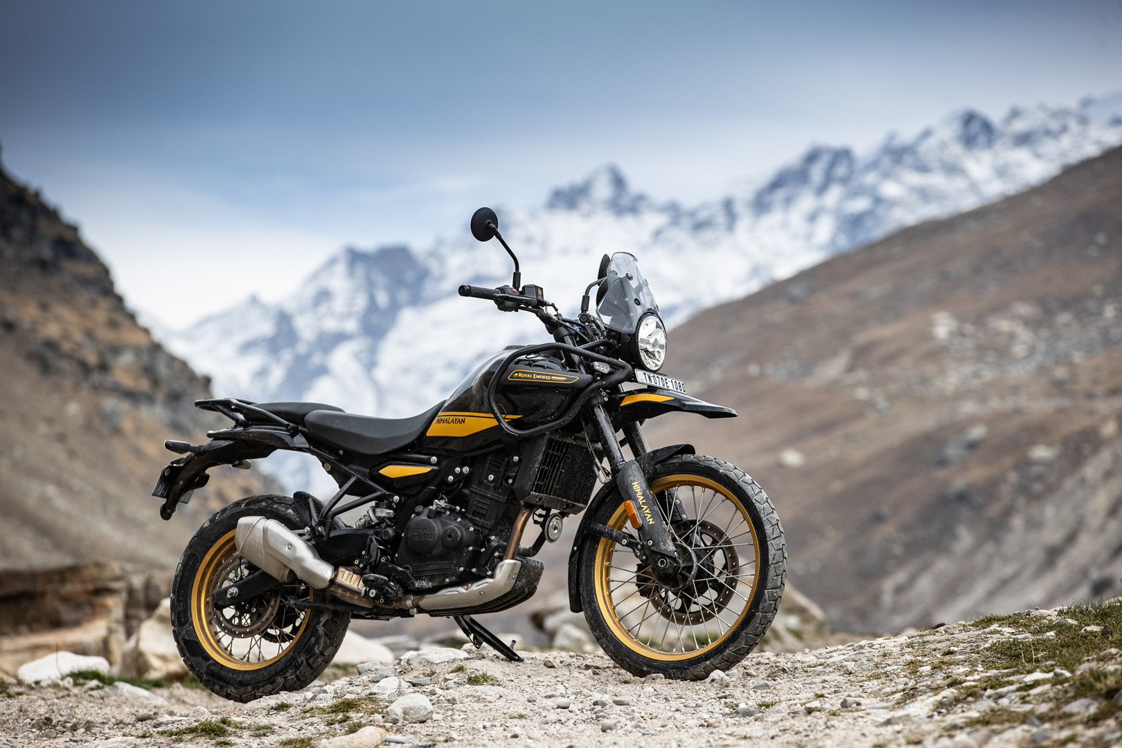 Royal Enfield Himalayan 450 2024 parked in front of Himalayan mountains