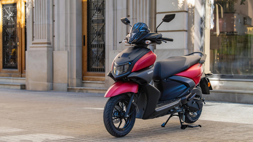 Yamaha RayZR 2024 scooter in red