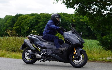 Yamaha Tmax Tech Max Maxi Scooter Road Test Review - Euro 5