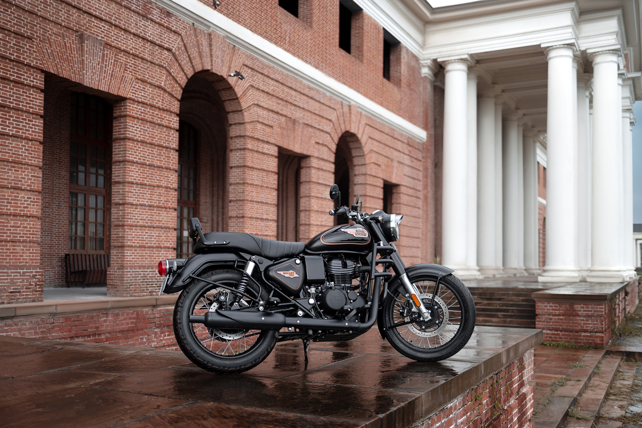 Royal Enfield Bullet 350 2023 black