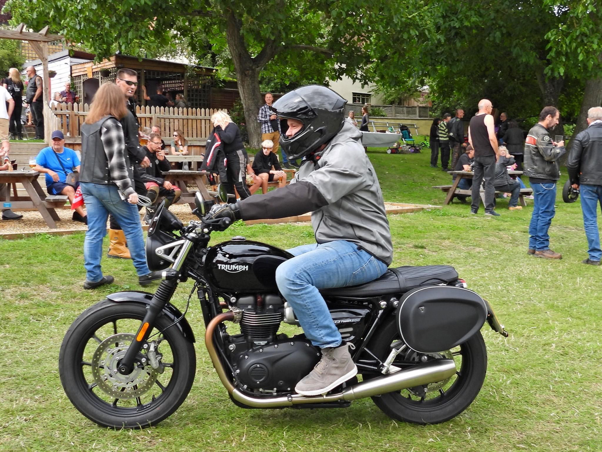 Alex leaving a bike meet on the Triumph Speed Twin 900