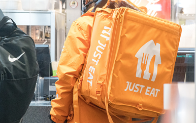 How much do Just Eat riders make in the UK?