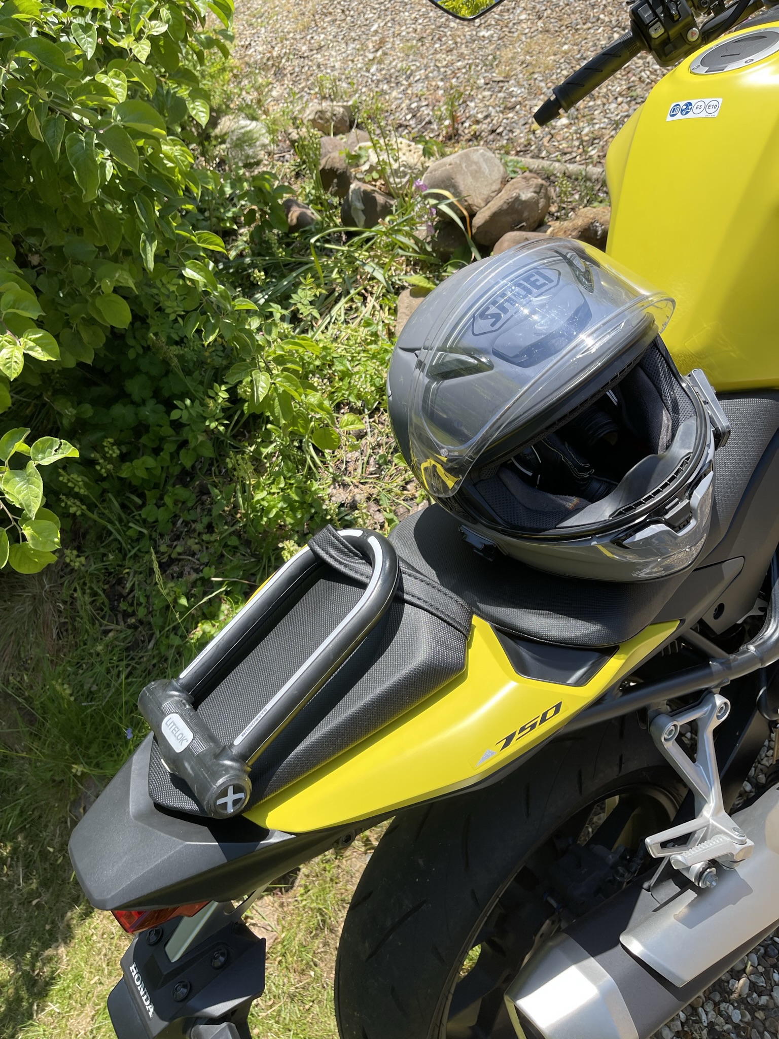 LiteLok X1 on Honda CB750 Hornet, with Shoei NXR2