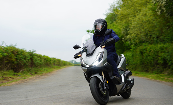 Honda ADV350 Maxi Scooter Road Test Review - Euro 5