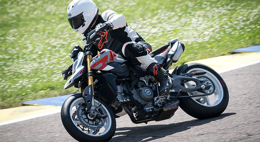 2026 DUCATI HYPERMOTARD RIDE ON.webp