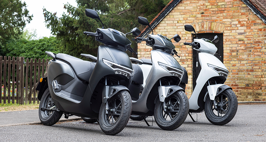 Honda CUVe: Bikes parked