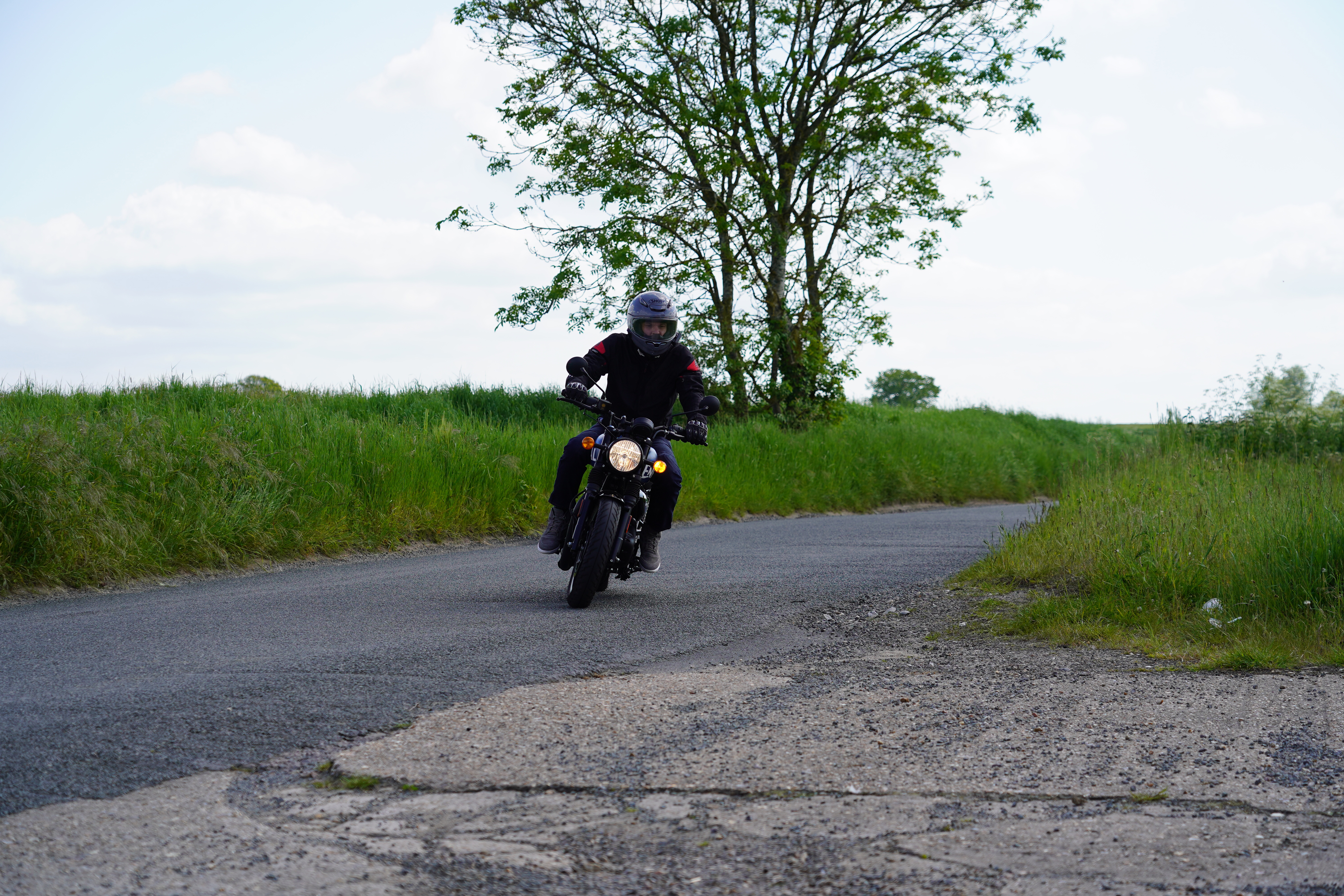 Royal Enfield HNTR 350 in corner with indicator flashing