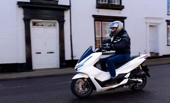 2025 Honda PCX125 DX Review | New & Updated
