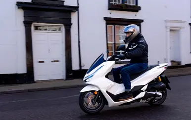 2025 Honda PCX125 DX Review | New & Updated