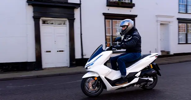 2025 Honda PCX125 DX Review | New & Updated