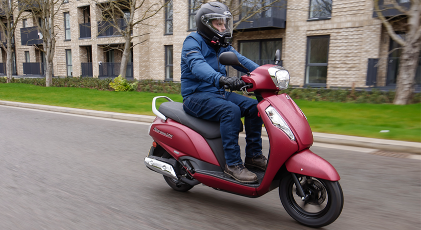 Riding Suzuki Address 125cc (2023 - euro 5) in Town