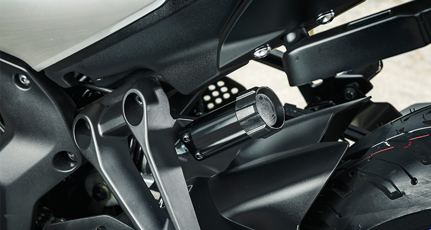 YAMAHA TRACER 7 CLOSE UP SEAT.png