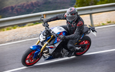 BMW F 900 R 2025 Review | What's New and First Impressions