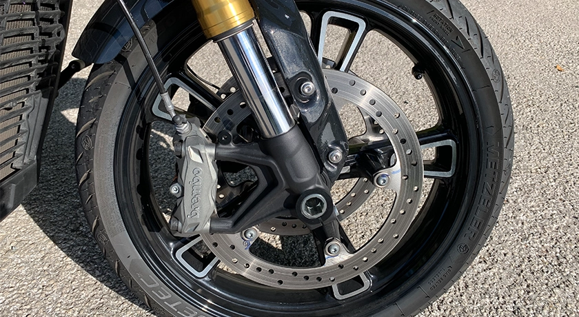 Indian Scout 101 Close Up WHEEL & BRAKE 7.webp
