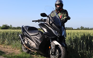 Kymco AK 550 Maxi Scooter Road Test Review - Euro 4