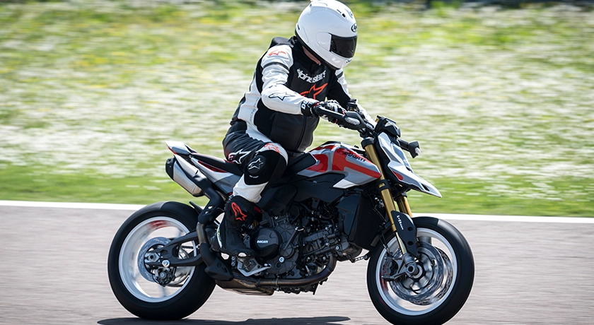 2026 DUCATI HYPERMOTARD RIDE ON 4.webp