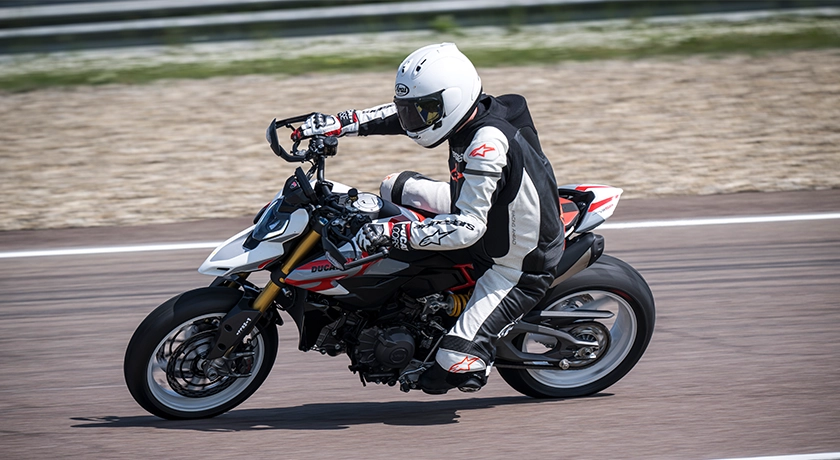 2026 DUCATI HYPERMOTARD RIDE ON 5.webp