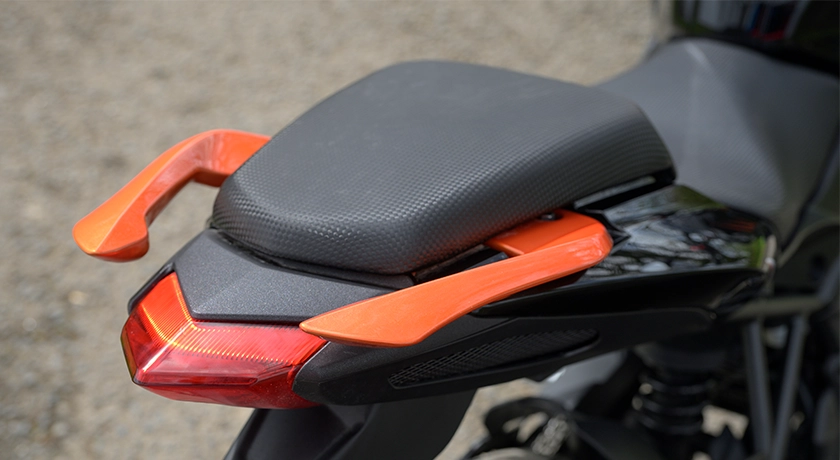 2026 SEAT AND STORAGE QJMotor TRX125.webp