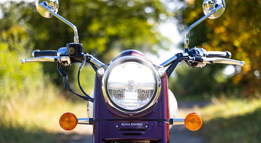 Royal_Enfield_Classic_650_Headlight.webp