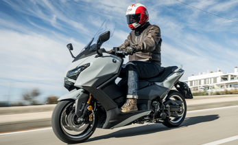 Yamaha TMAX Tech Max 560 2025 | Road Test Review