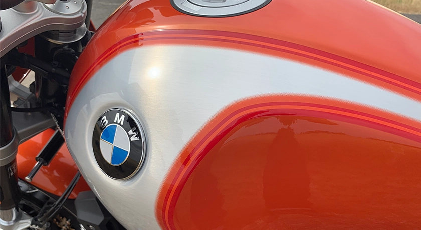 BMW R12S TANK CLOSE UP 10.webp
