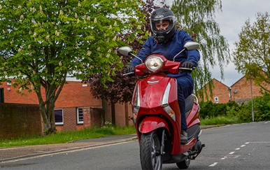 Yamaha D'elight 125cc Scooter Road Test Review - Euro 5