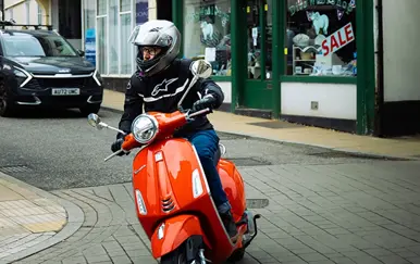 2025 Vespa Primavera 125 Review: Italian charm, but worth nearly £5K?
