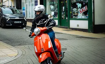 2025 Vespa Primavera 125 Review: Italian charm, but worth nearly £5K?