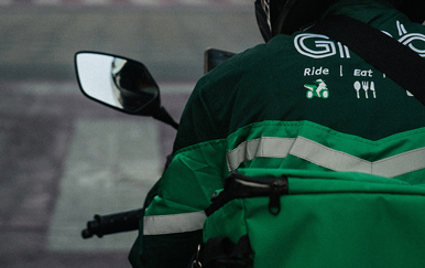 How much do delivery riders make in the UK?