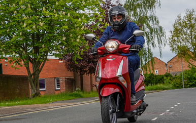 Yamaha D'elight 125cc Scooter Road Test Review - Euro 5 