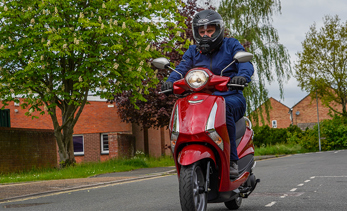Yamaha D'elight 125cc Scooter Road Test Review - Euro 5