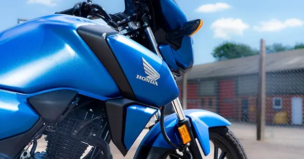 How to Ride a Motorcycle: Top 10 Tips for Beginners 2025