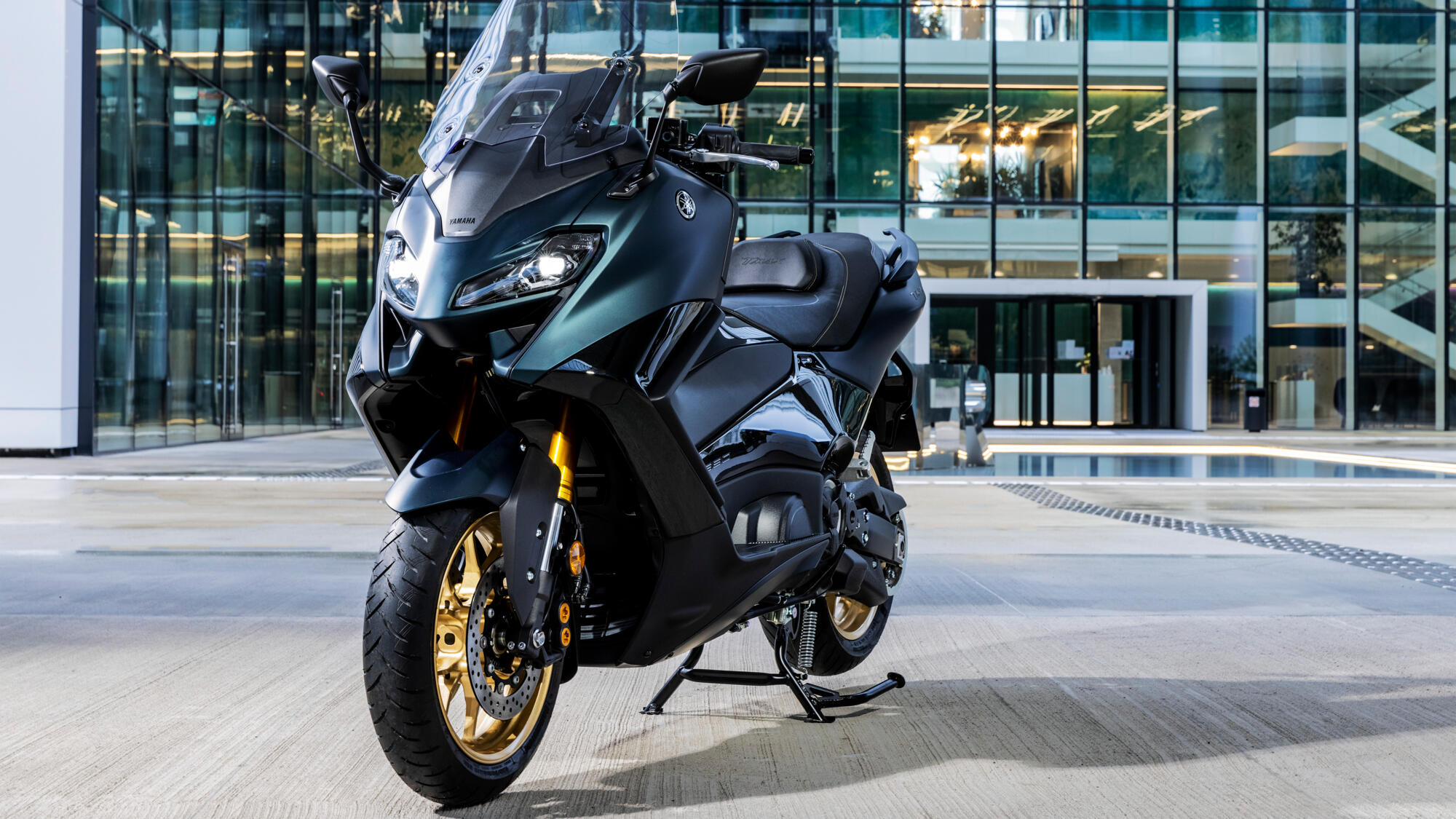 Yamaha TMAX Tech Max in Dark Petrol Green