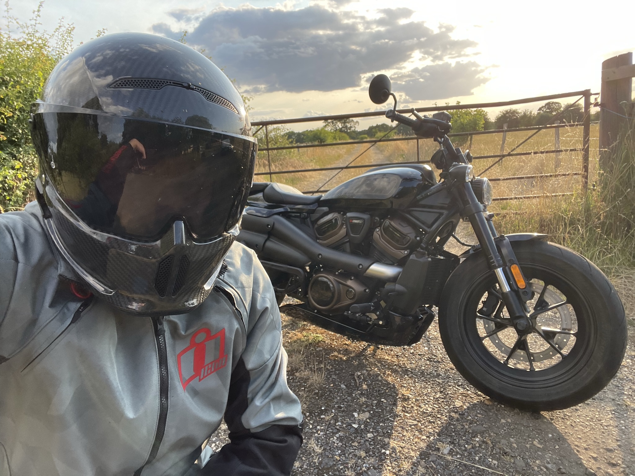 Harley-Davidson Sportster S Bike Matters Review Ruroc Atlas 4 helmet