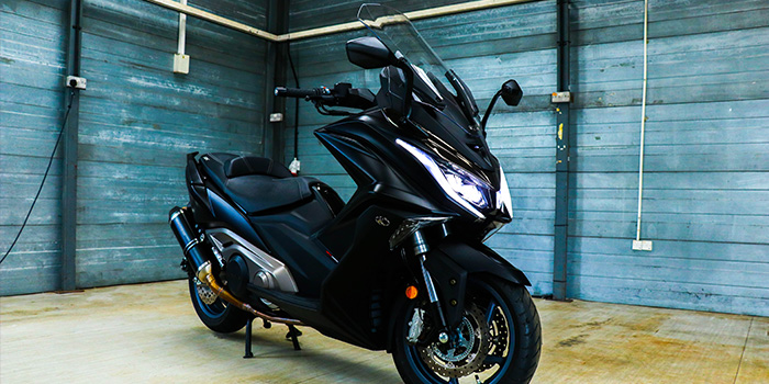 Kymco AK 550 Review - Maxi Scooter Road Test - Lexham Insurance