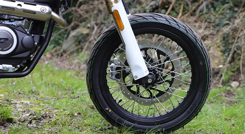QJ MOTOR COV 125 TYRES.webp