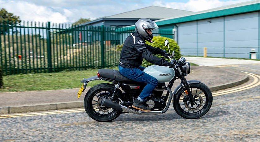 GB350S - Riding.webp