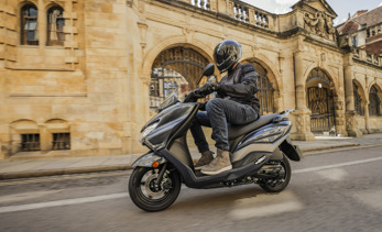 Suzuki Burgman Street 125EX (2023) 125cc Scooter Review
