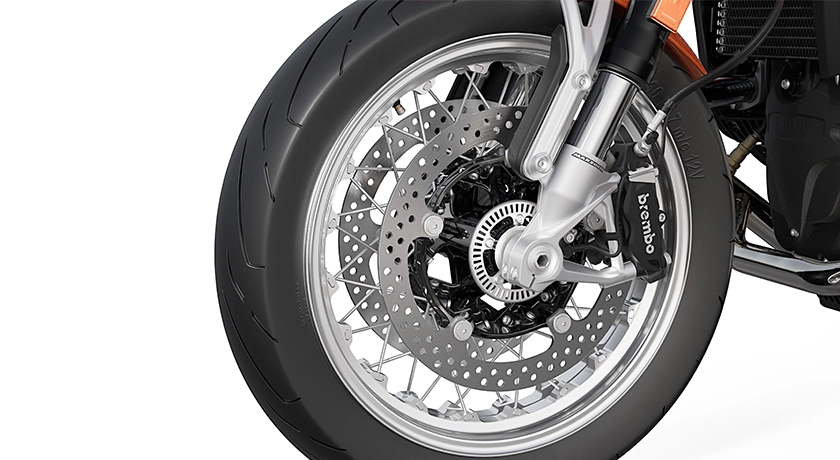 BMW R12S CLOSE UP TYRE 7.webp