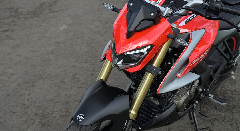QJMOTOR SRK125S CLOSE UP FRONT.webp