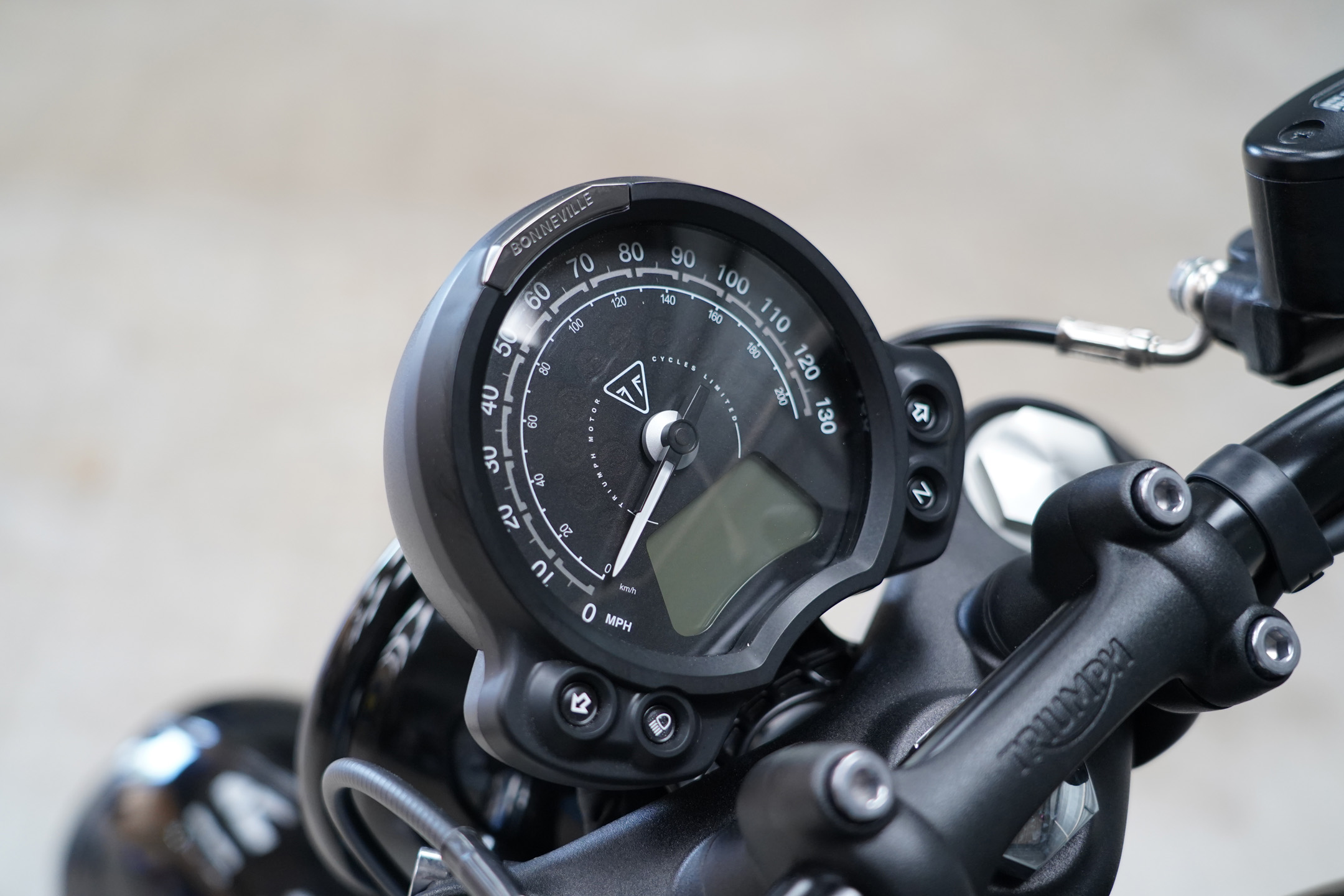 Triumph Bobber dash and display