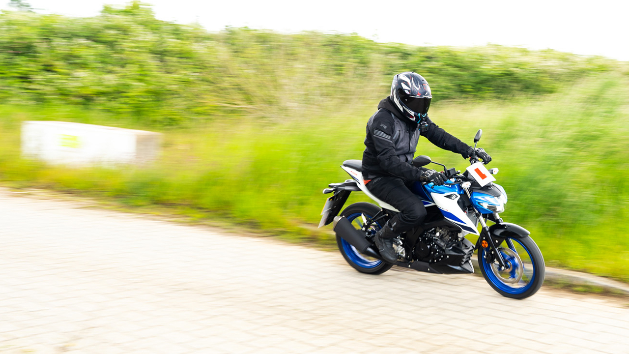Suzuki GSX-S 125 2024 cornering