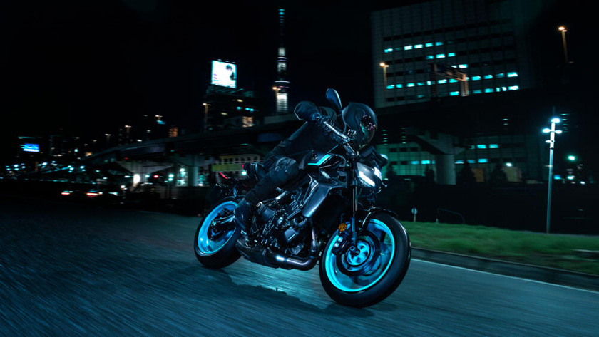 Yamaha MT09 2024 riding in city