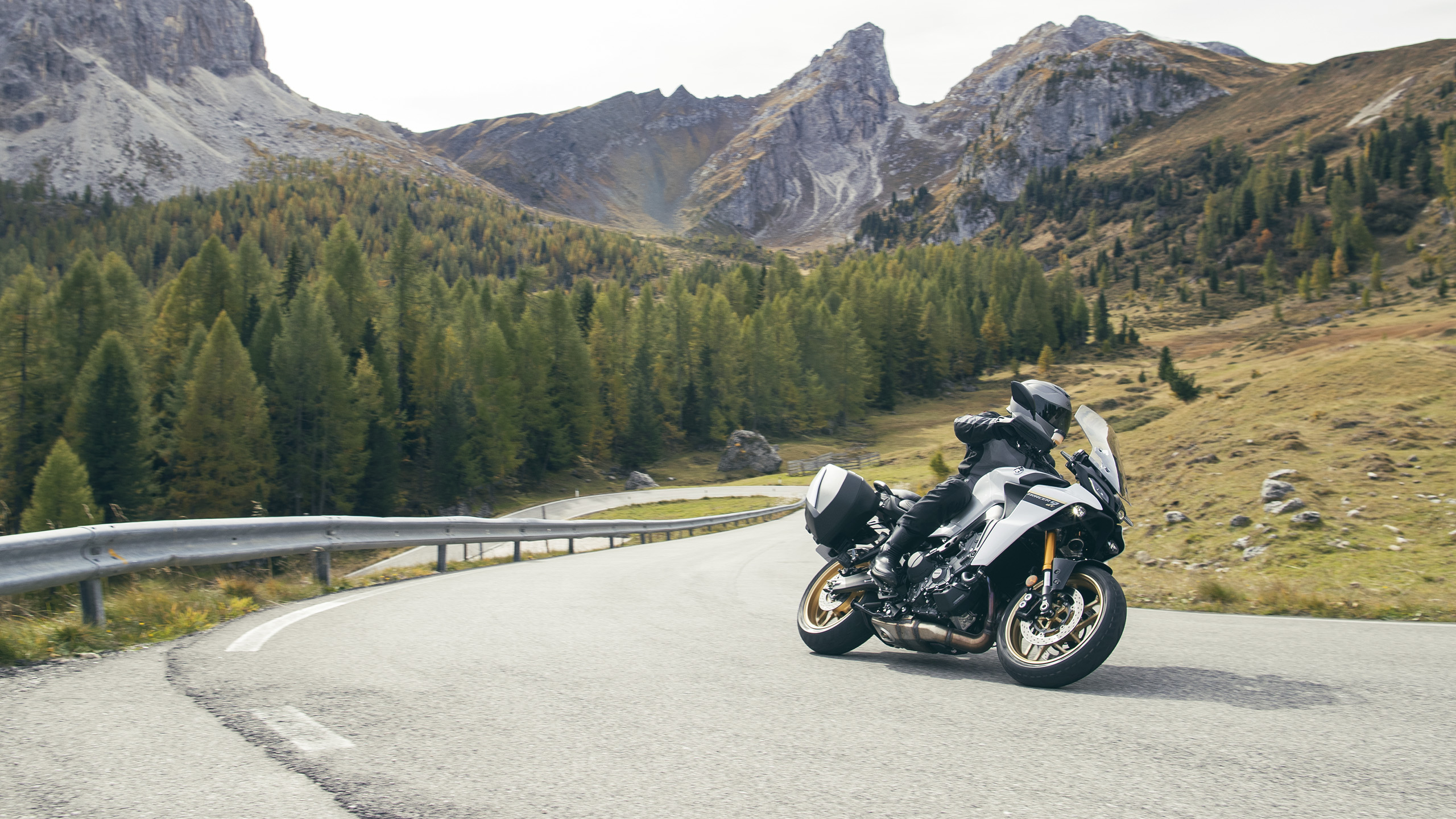 Yamaha Tracer 9 GT on road riding