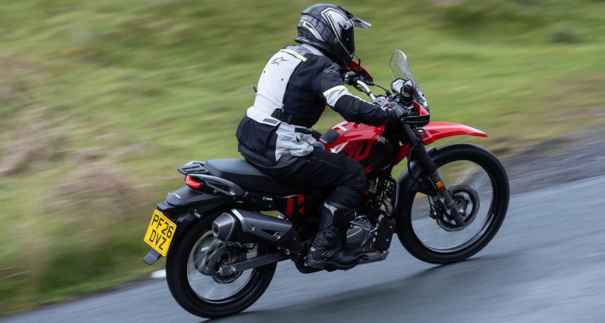 Hero XPulse 200 4v action 2 copy.webp