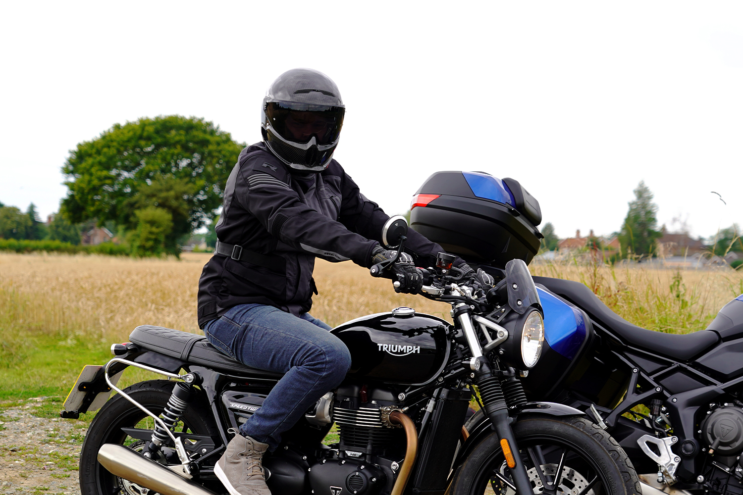 Alex and the Ruroc Atlas 4 on the Triumph Speed Twin 900 2023