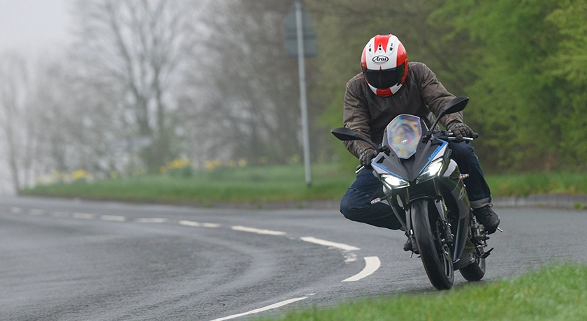 5. QJMotor SRK125R Ride on 3.webp