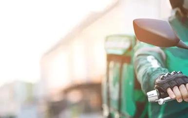 How much do Deliveroo riders make in the UK?