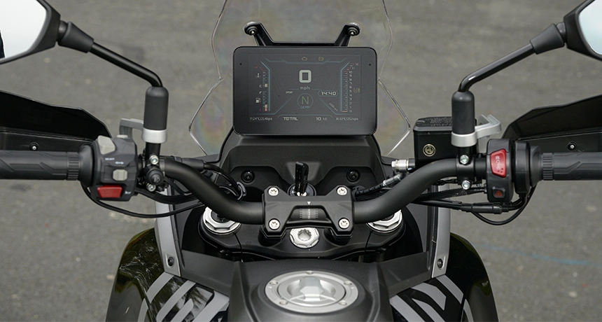 QJMotor SRT600 display
