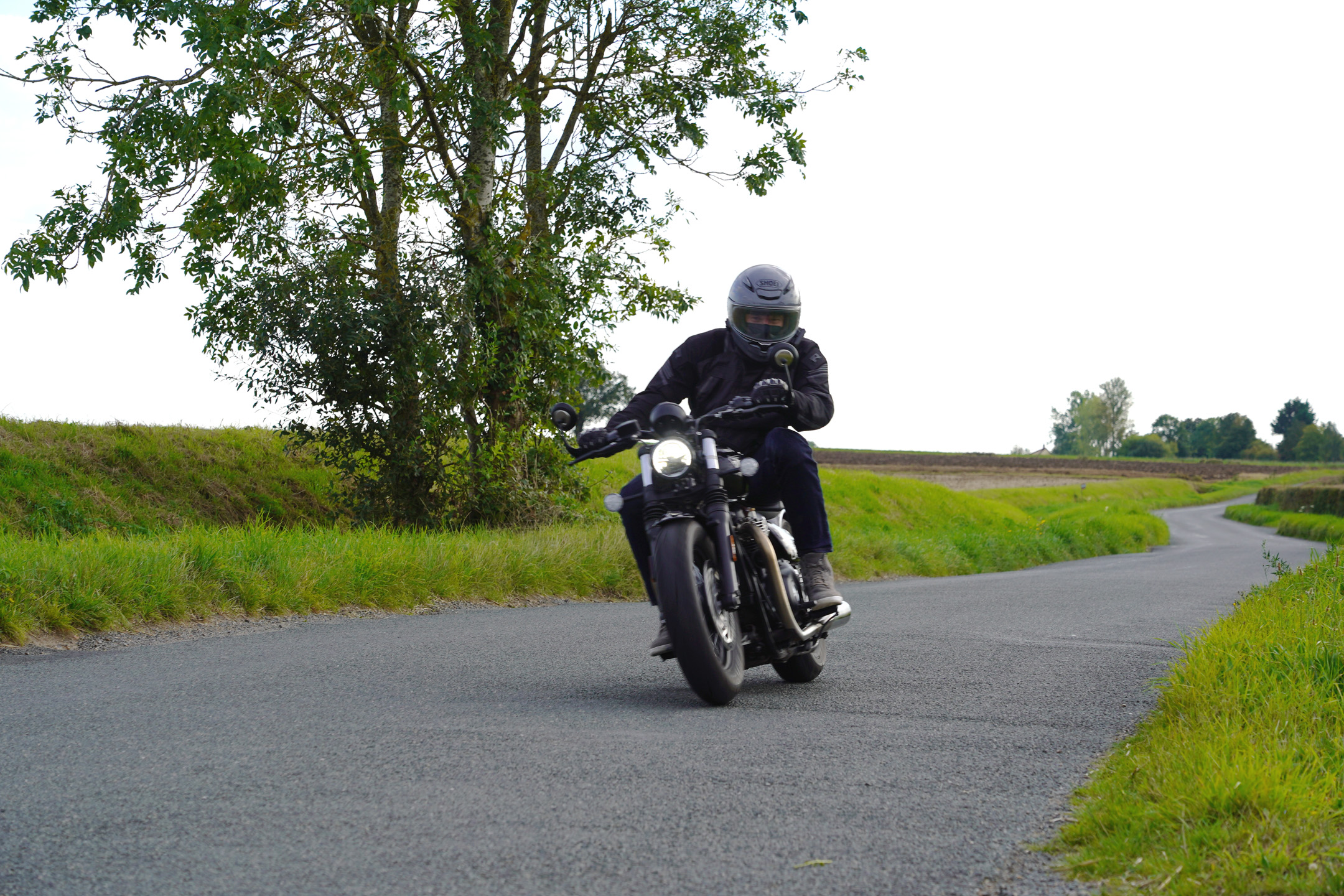 Alex Riding the Triumph Bobber Chrome 2023